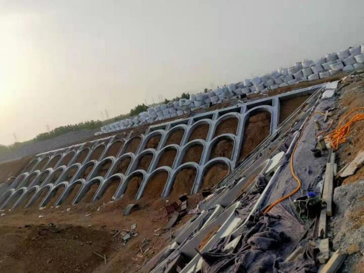拱形骨架护坡模具图片及价格偏关县公路路基一次成型模具