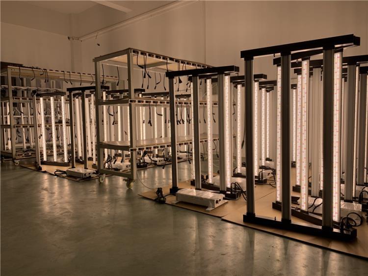 深圳植物灯厂家供应800W八爪鱼植物灯800W八爪鱼植物补光