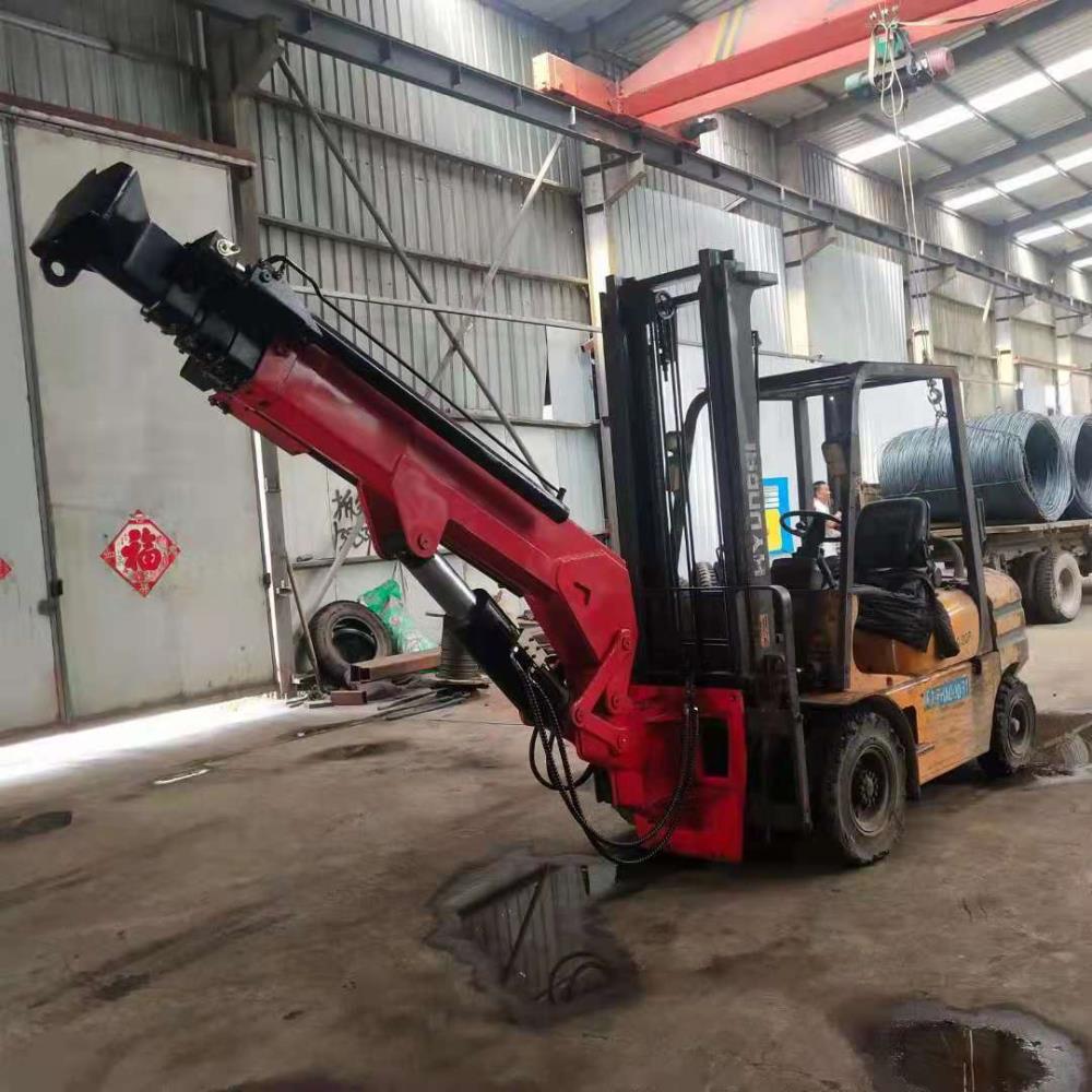 越野叉车尾吊车   叉车吊车起重机 ,体积小移动灵活,起吊6米-8米,起吊