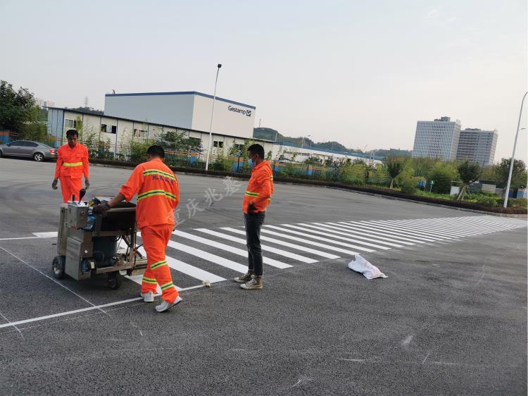 贵州道路划线公司 热熔标线涂料生产