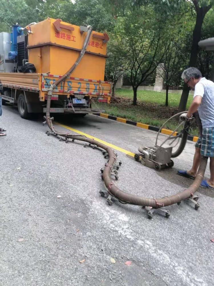 南京江宁区目赏交通工程施工队的南京道路划线-水除线施工