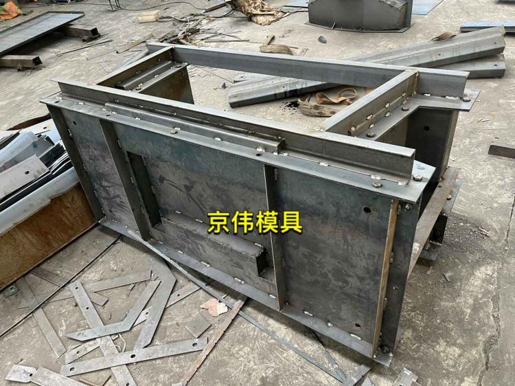 南京直立式植生擋土墻模具箱式生態(tài)框鋼模具