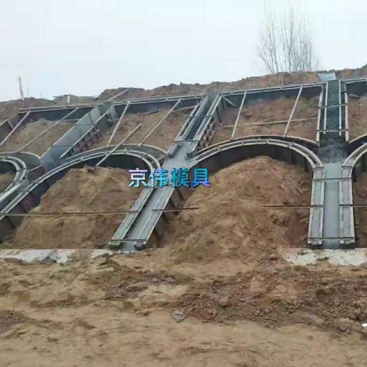 魯山縣公路現(xiàn)場澆筑拱形骨架護坡模具京偉