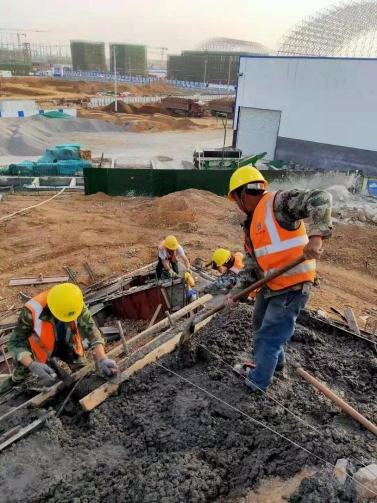 蘇埠鎮(zhèn)路塹拱形骨架護坡模具廠家京偉