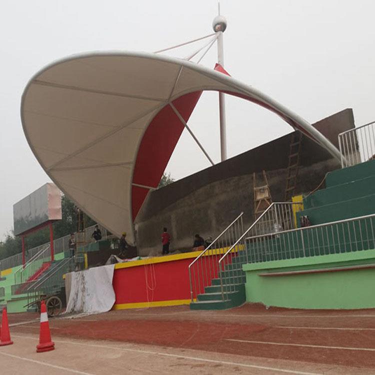 膜結(jié)構(gòu)看臺(tái) 選用PVDF聚酯膜材 張拉力強(qiáng)  設(shè)計(jì)豐富造型