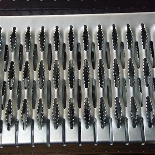 河北鍍鋅金屬板網廠家供應上海沖孔鋼板重慶廣告片裝飾網